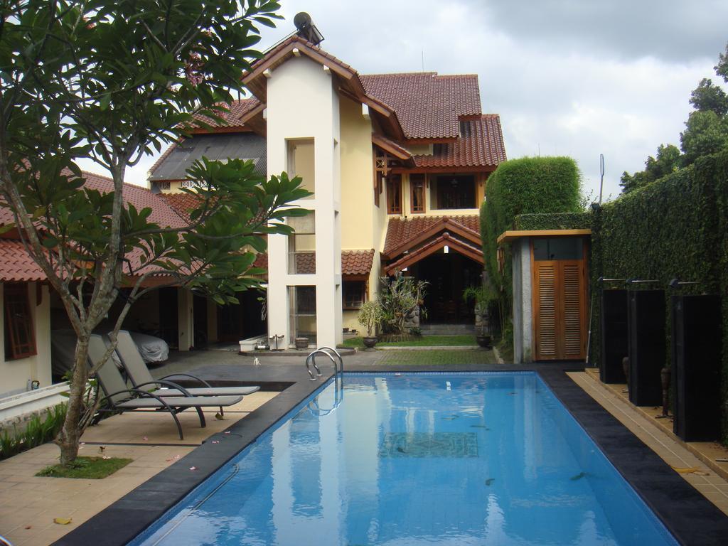D Ajenk Boutique Guesthouse Kejayan Εξωτερικό φωτογραφία